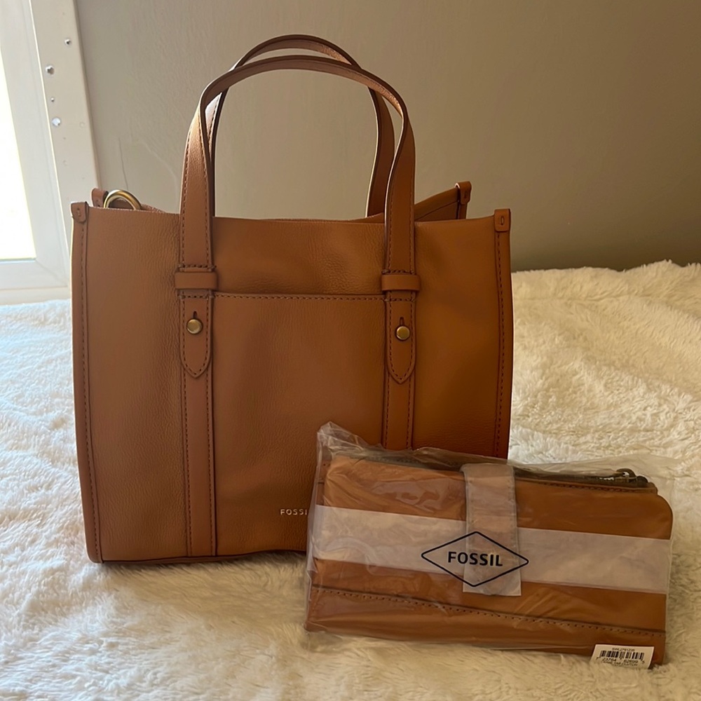 NWOT Tan Fossil Tote Bag and Wallet